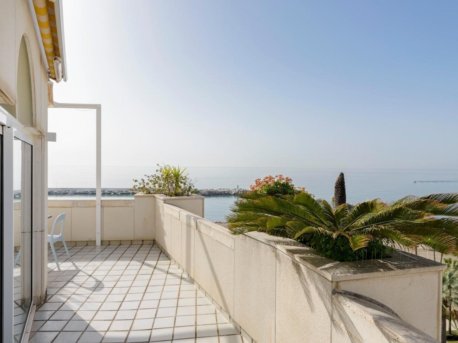 Apartment Pass The Keys Stunning Beachfront In