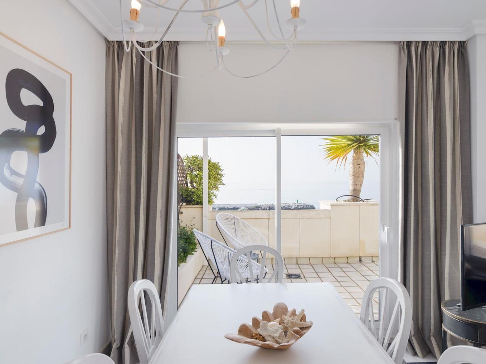 Pass The Keys Stunning Beachfront In Apartment